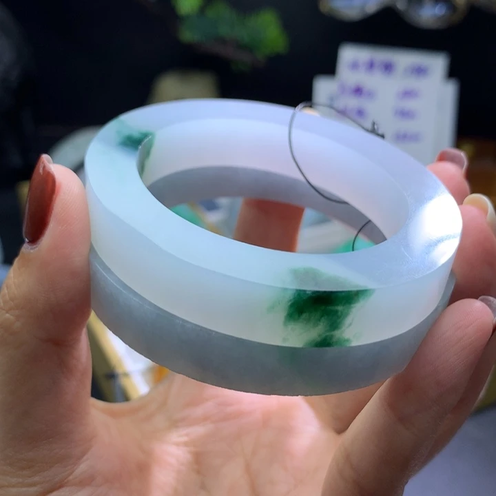 未镶嵌翡翠手镯定制翡翠