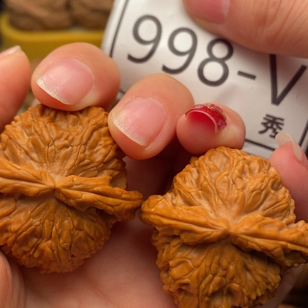 桃核把件白狮子37……