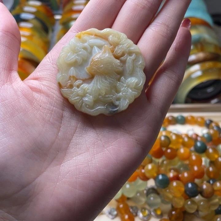 蛇纹石玉吊坠未镶嵌