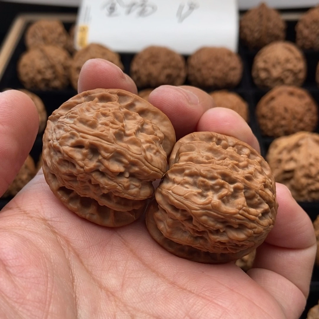 文玩核桃把件三角白