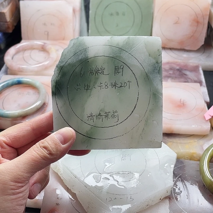 石英质玉未镶嵌手镯定制