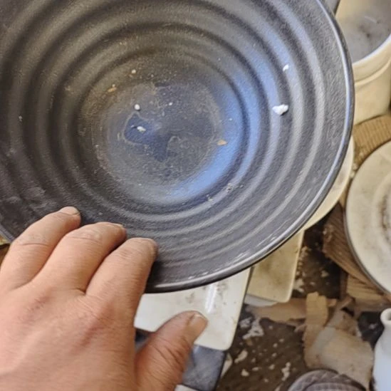 瓷发两个黑色螺纹碗口径23