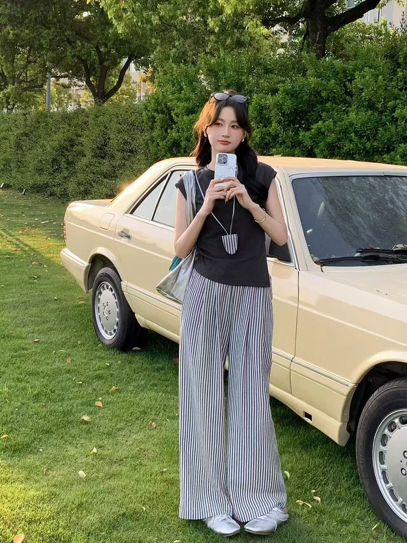 美美推荐087无袖坎肩抽褶T恤+条纹阔腿裤套装两件套