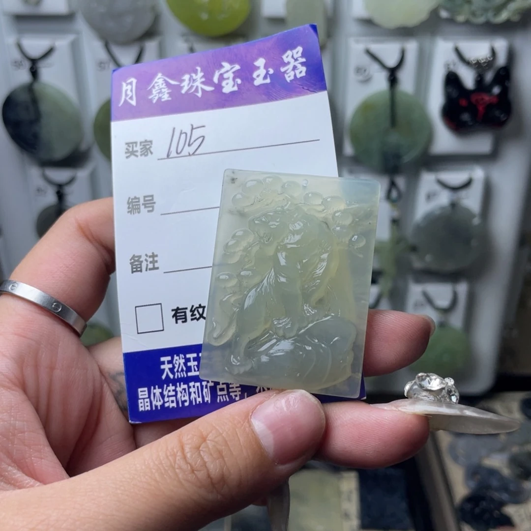 岫玉颈饰未镶嵌肉*虎牌