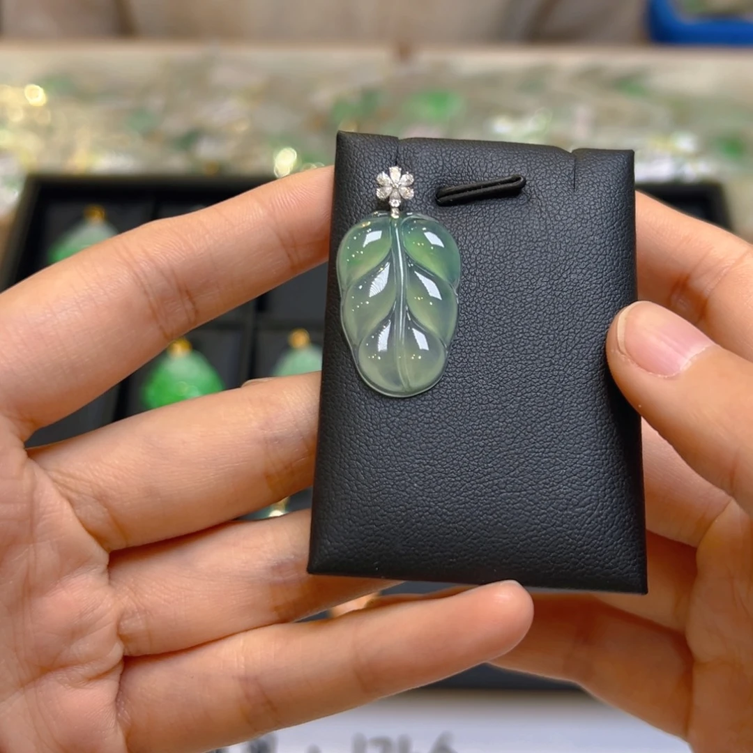 吊坠(不含链)18K金镶嵌翡翠