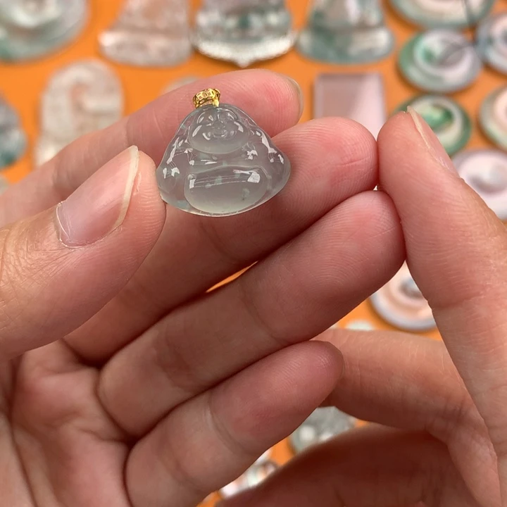 翡翠挂件未镶嵌…..