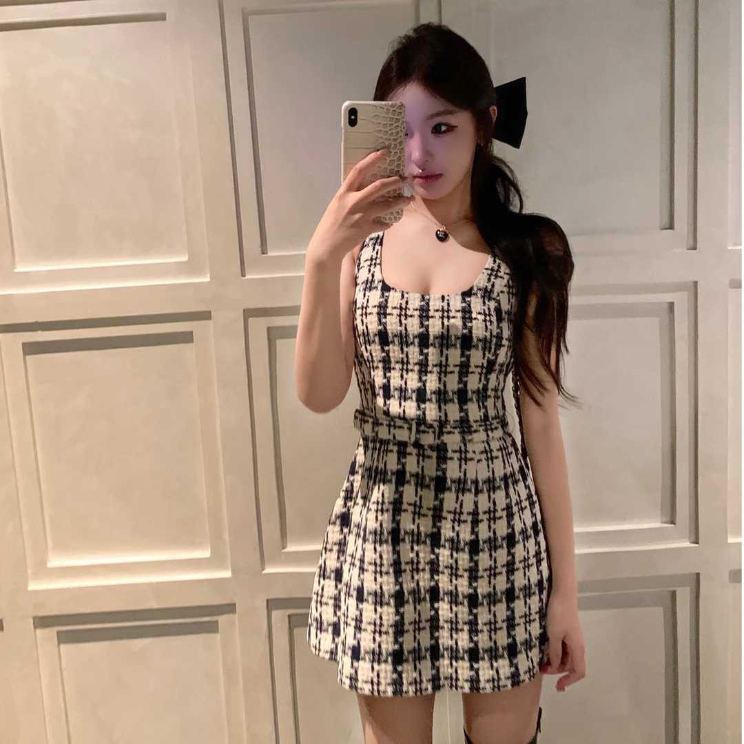 财阀千金藏青格子粗花呢收腰裙女名媛气质腰带无袖吊带加厚连衣裙