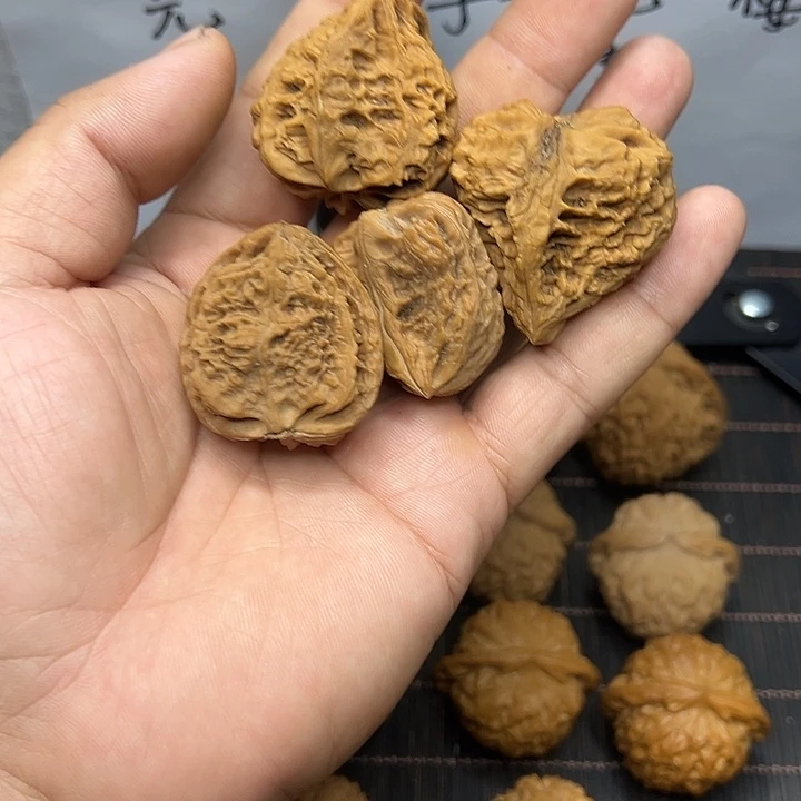 大叶紫檀（黑酸枝木类）核桃南疆石异形