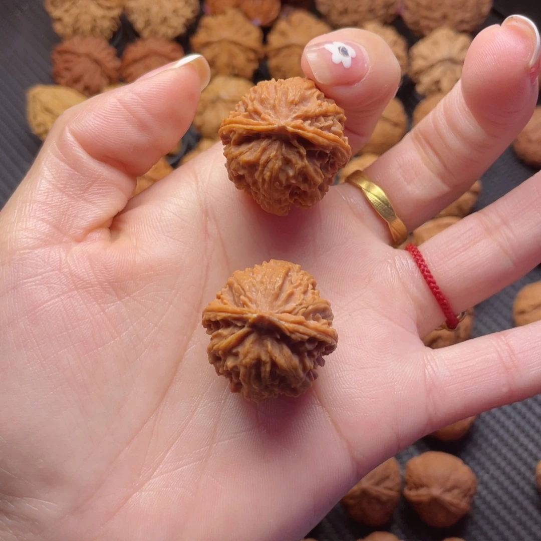 文玩核桃把件至尊虎头