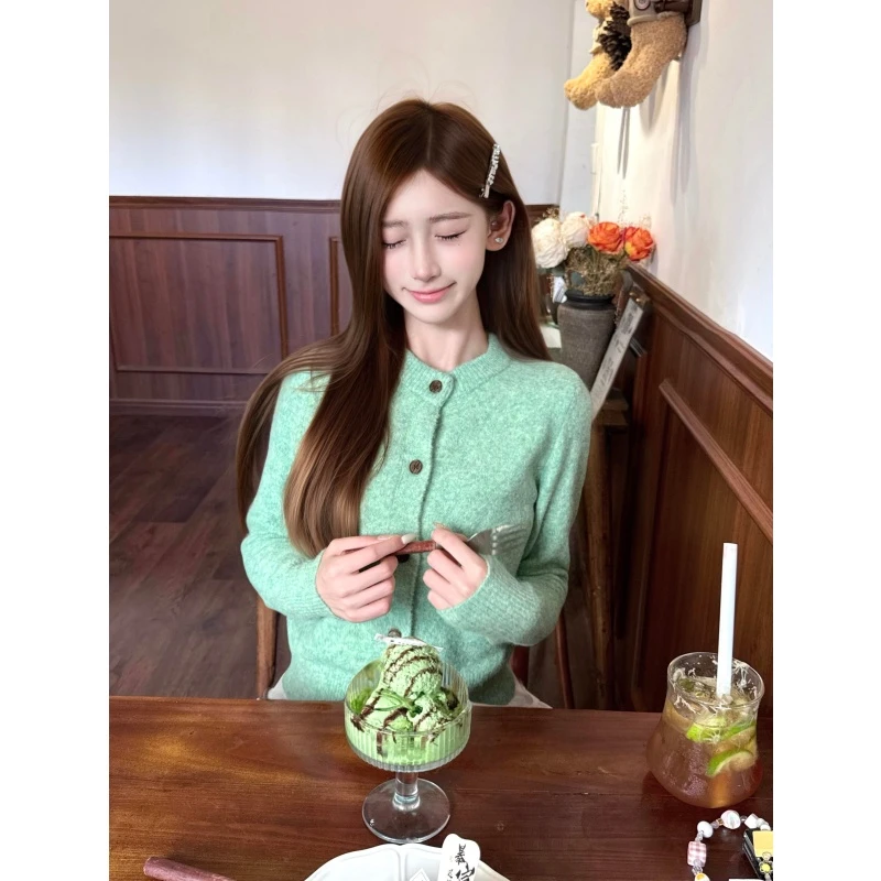 韩系温柔慵懒绿色修身显瘦针织开衫秋季2025新款休闲百搭蛋糕短裙