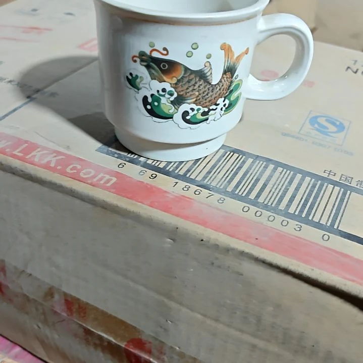 摆件盘子碗茶壶啥都有