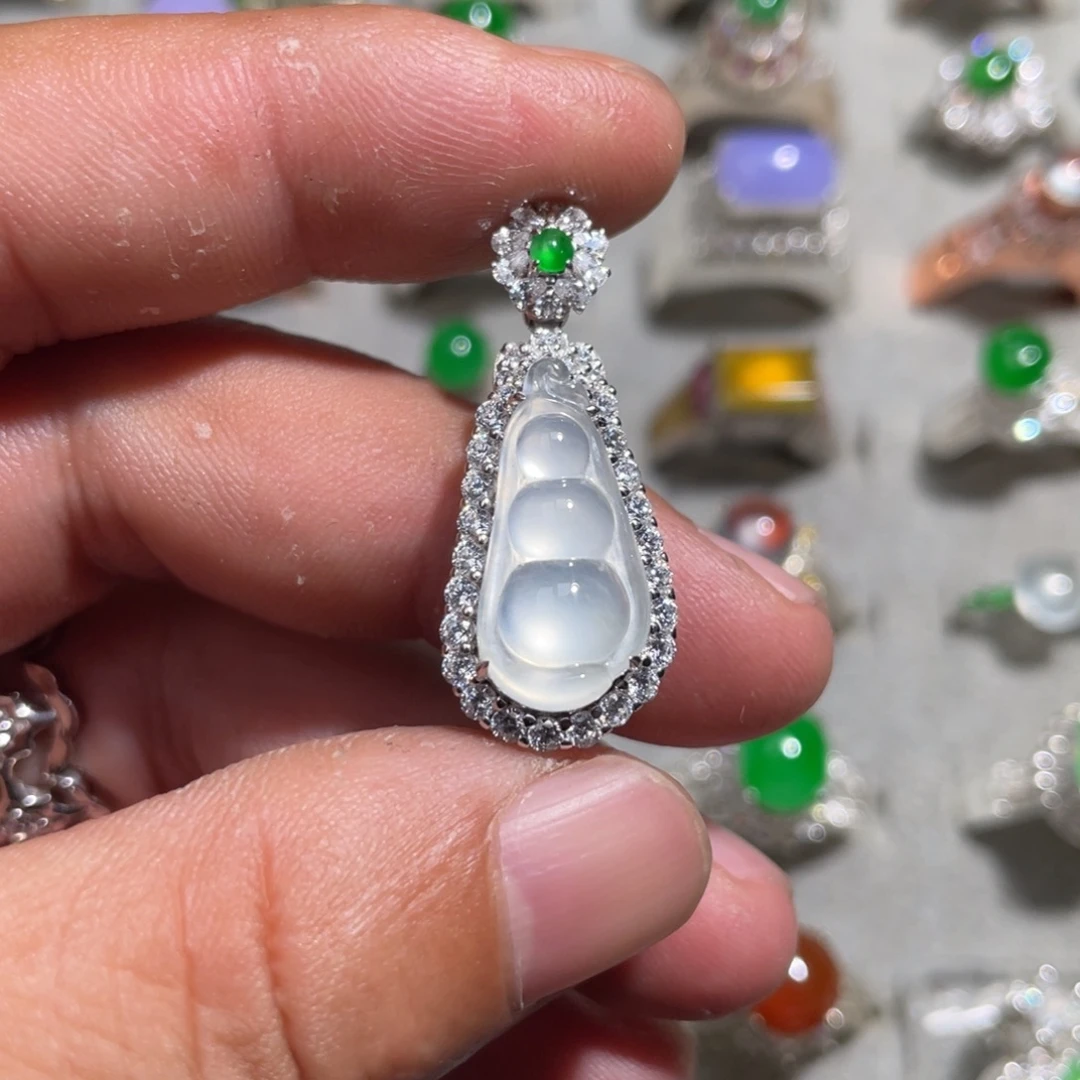 翡翠裸石玻璃种白冰福豆吊坠定制银镶