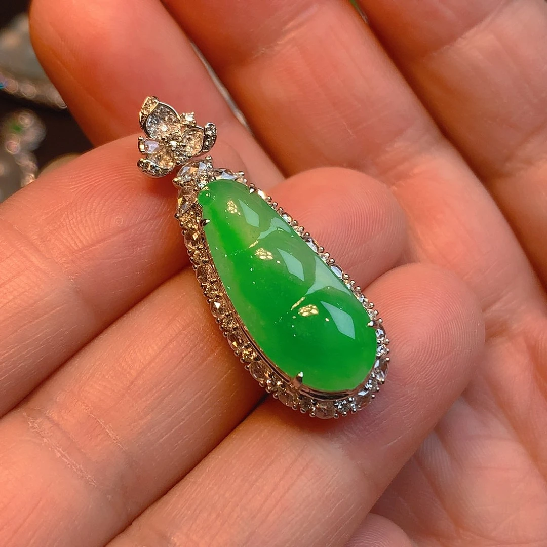 颈饰18K金镶嵌翡翠翡翠福豆吊坠