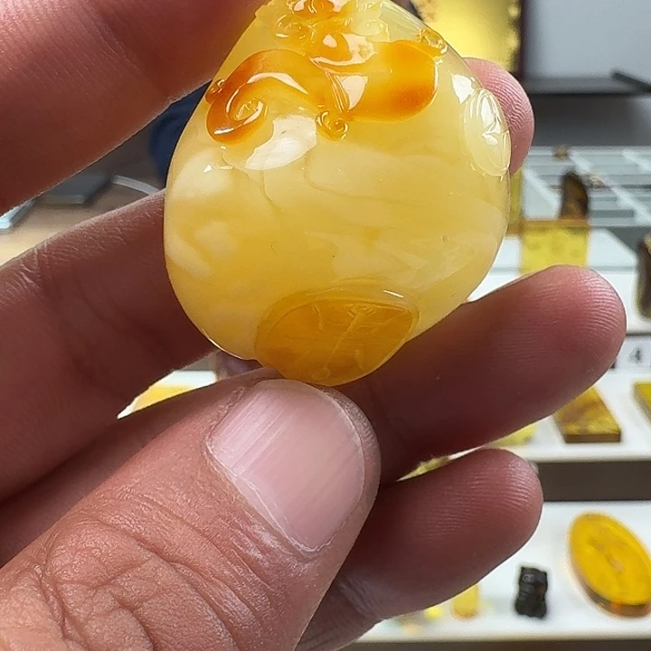 琥珀未镶嵌颈饰蜜蜡