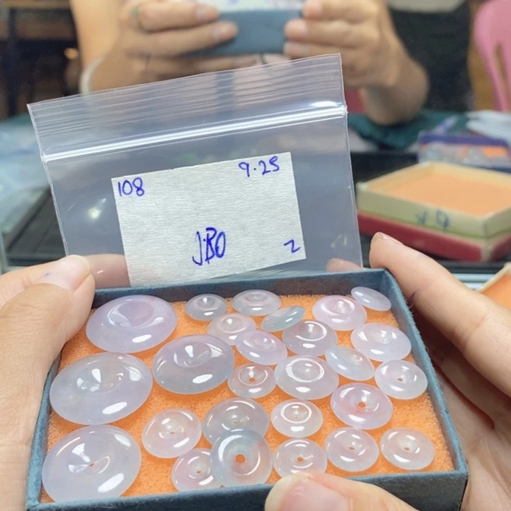 琢***制定制翡翠未镶嵌不退