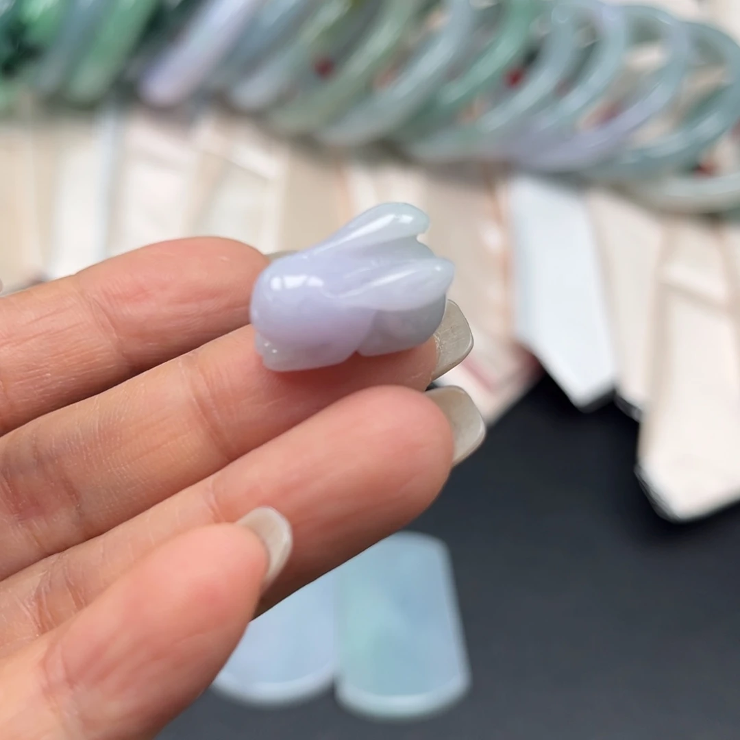 Y***i翡翠未镶嵌颈饰兔