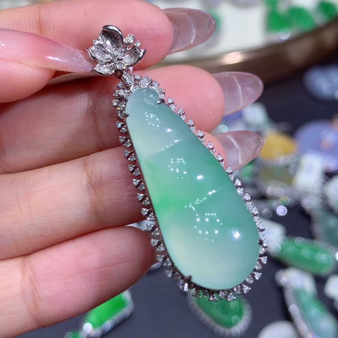 翡翠吊坠(赠链)18K金镶嵌