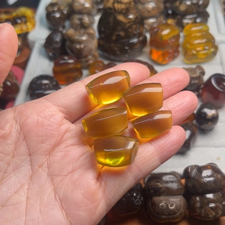 琥珀未镶嵌颈饰金蓝