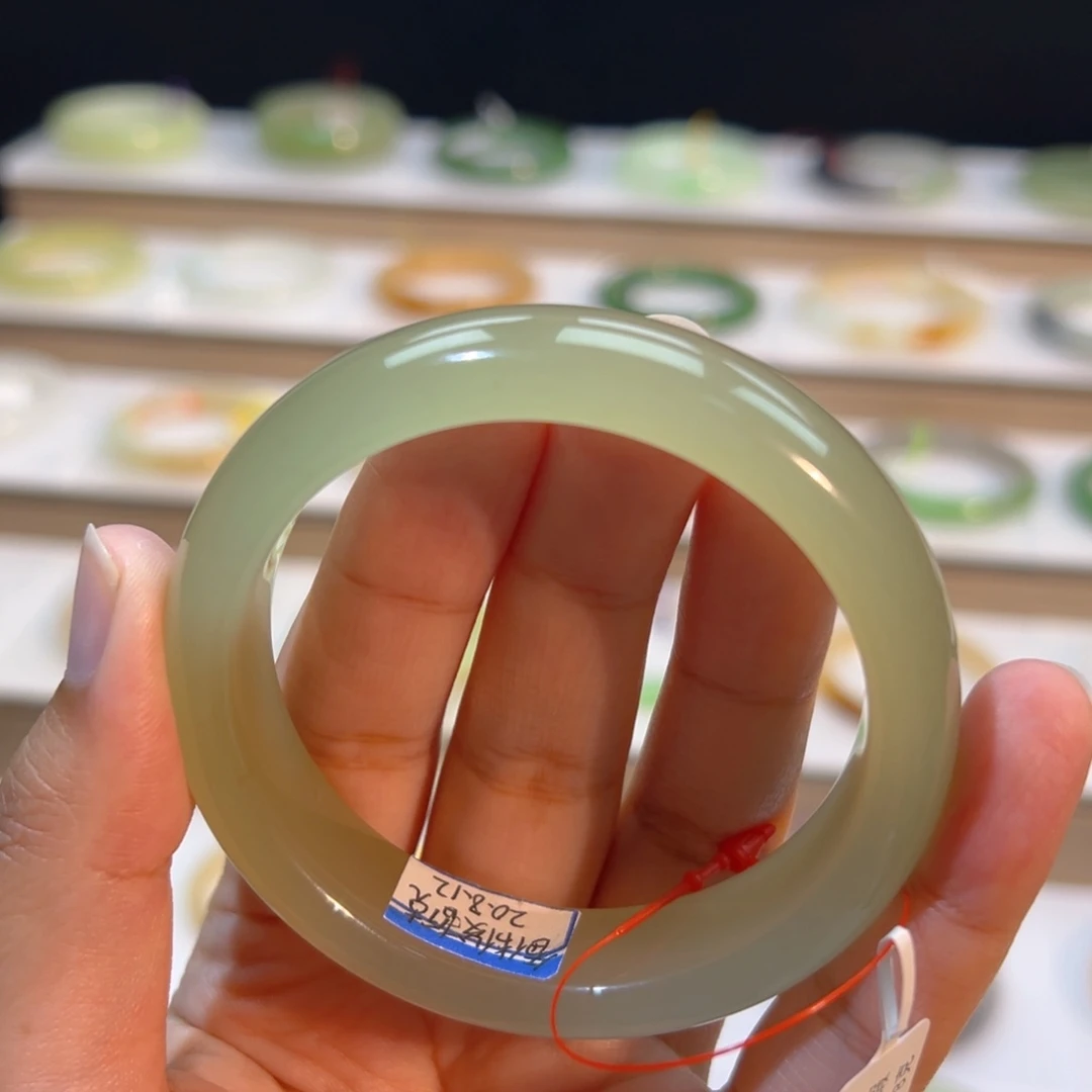 懿***饭和田玉手镯未镶嵌