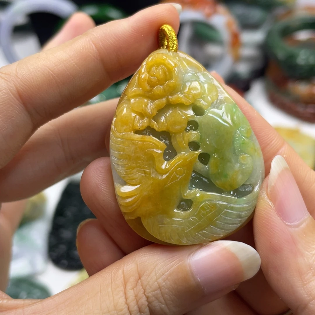 春***燕翡翠未镶嵌颈饰牌子