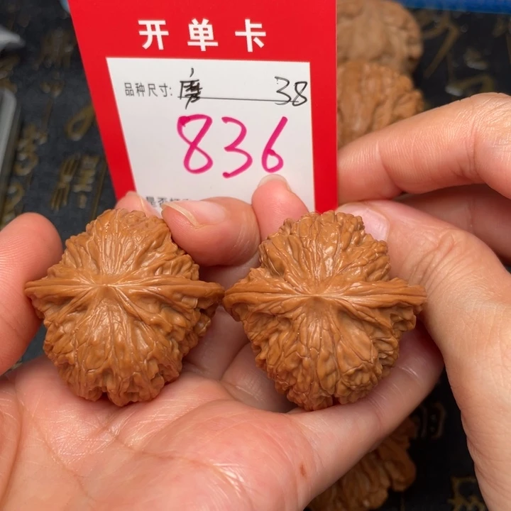 吊坠桃核文玩了吗