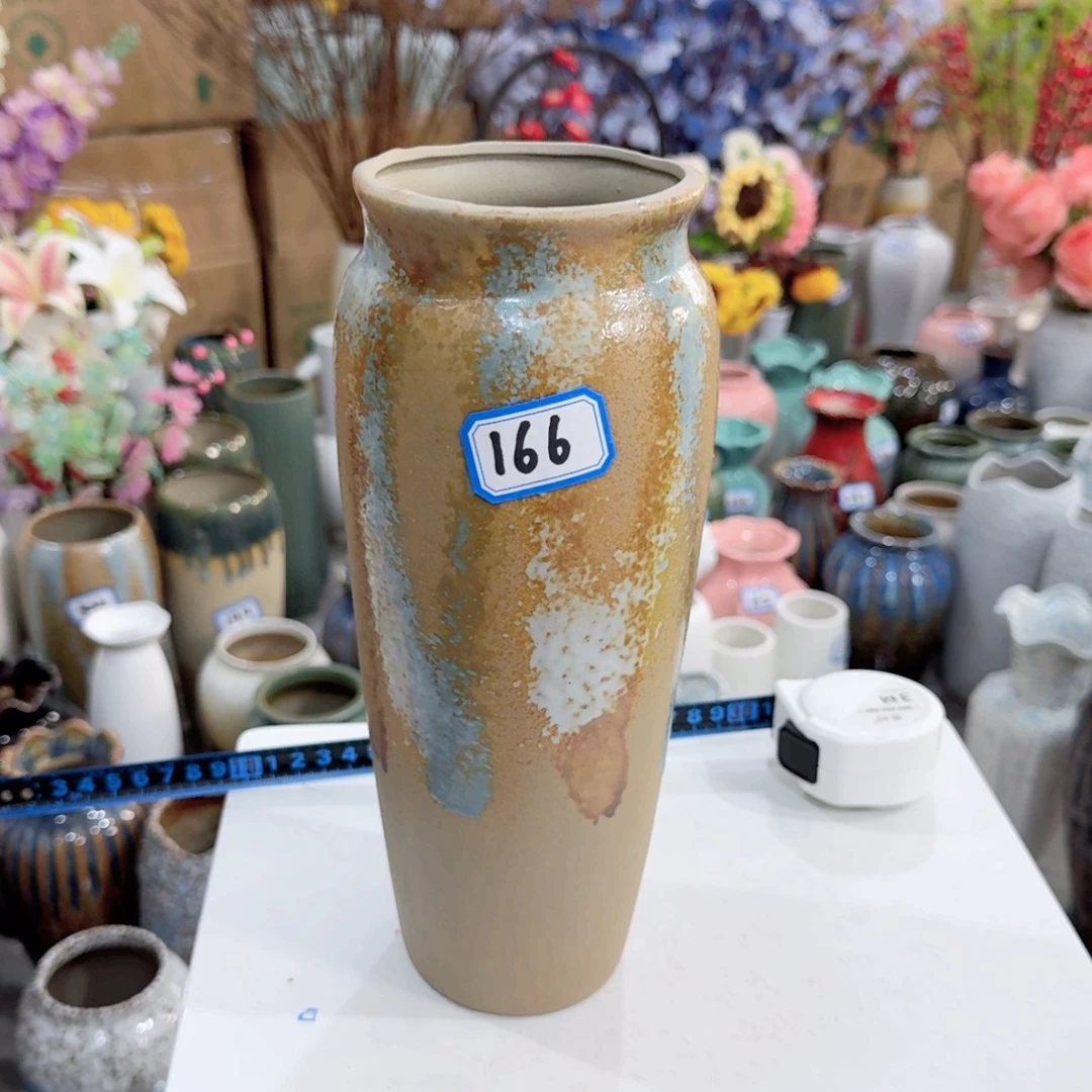 166号陶瓷高26厘米微瑕一个