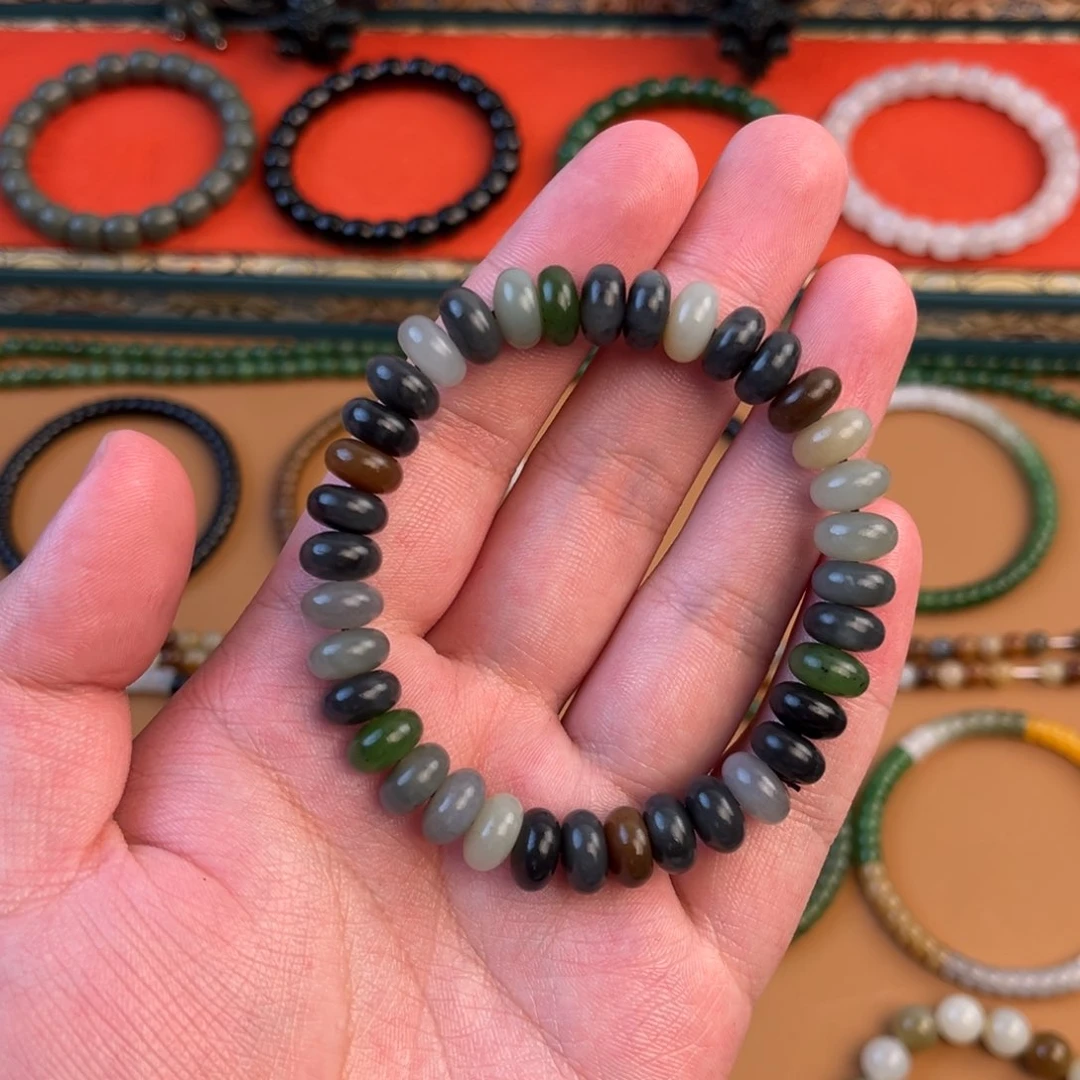 和田玉颈饰未镶嵌笑**遥