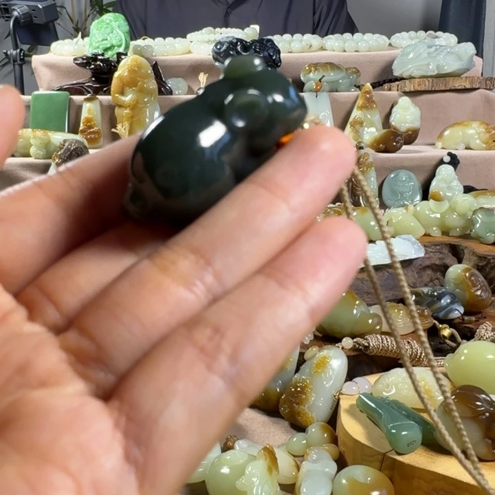和田玉（糖玉）未镶嵌颈饰