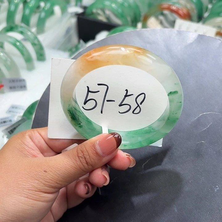 石英质玉（非洲翠）未镶嵌手镯