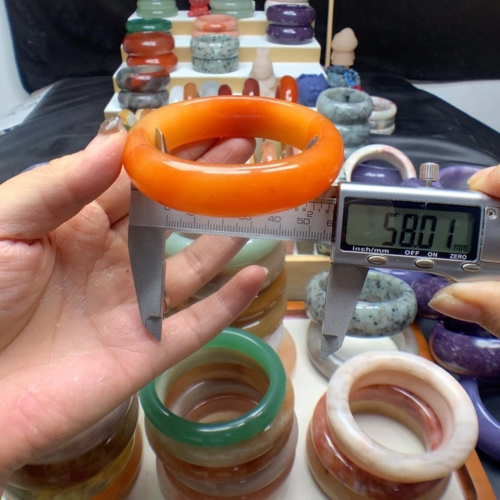 未镶嵌手镯石英质玉