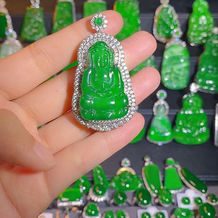 翡翠未镶嵌颈饰是