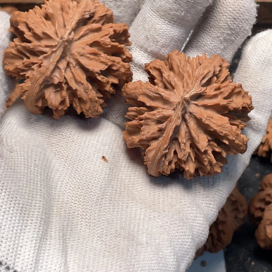 寂***，吊坠桃核9 秦岭野生小众灯笼