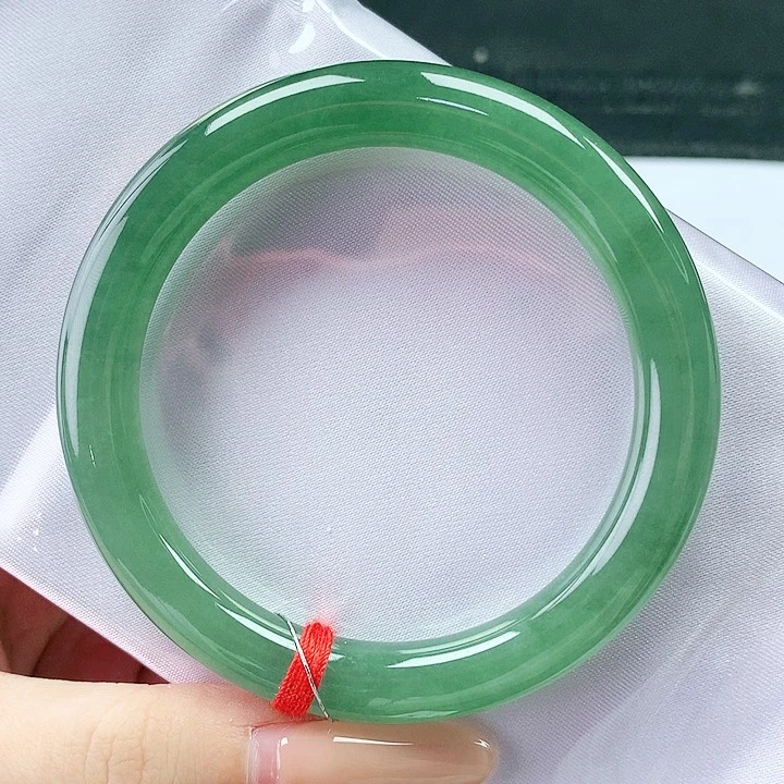 翡翠手镯未镶嵌56圈