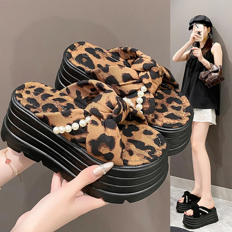 8cm厚底豹纹拖鞋女外穿高级感2025夏季新款小个子增高配裙子凉拖