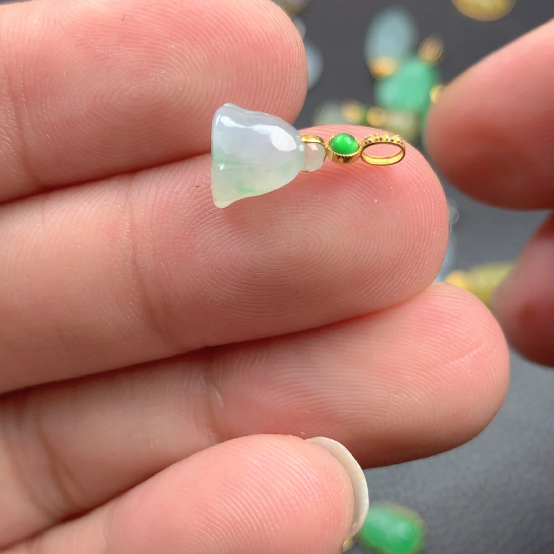 【闪购商品】颈饰18K金镶嵌翡翠翡翠