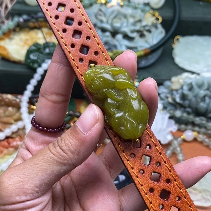 蛇纹石玉未镶嵌吊坠