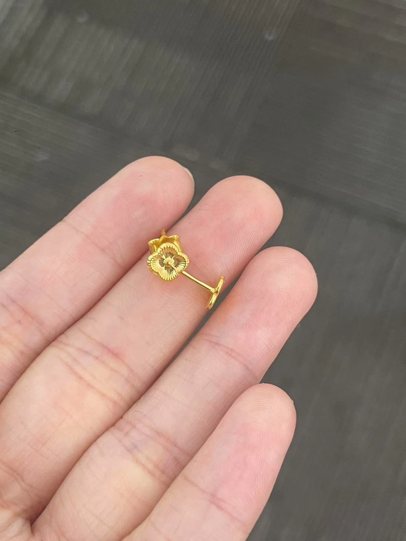 足金999镭射四花直针耳钉（带金耳堵）