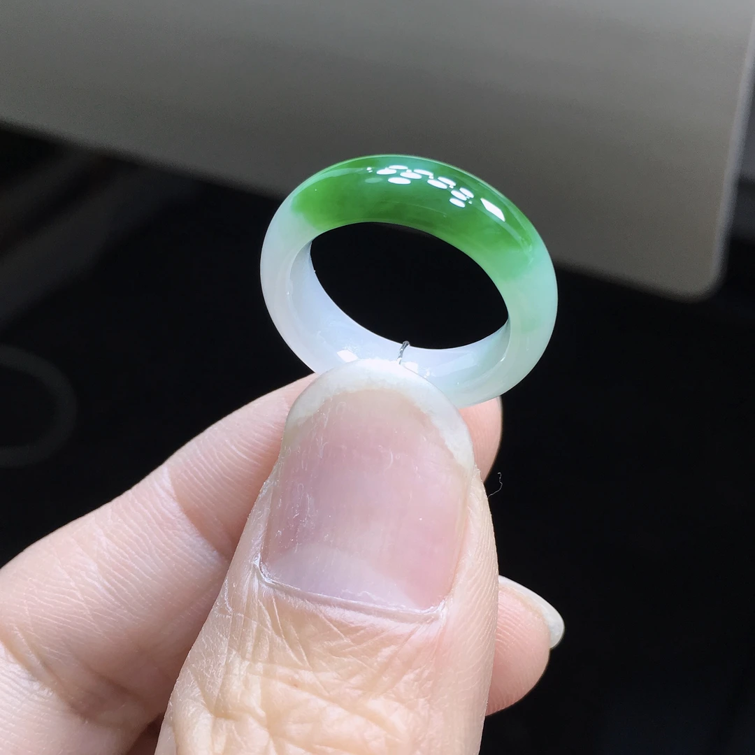 9-10号圈 天然A货缅甸翡翠 冰润飘阳绿戒指 尺寸15.3×6×3.5mm