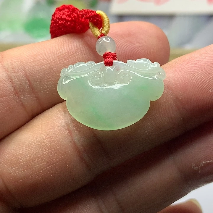 翡翠未镶嵌吊坠(赠链)
