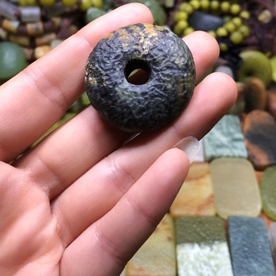 岫玉未镶嵌颈饰岫