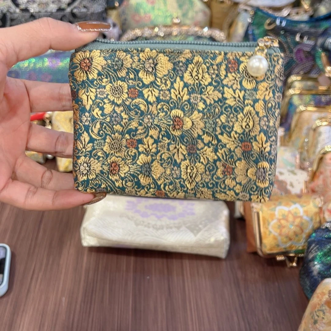 直***饮蚕丝织金花卉拉链零钱包