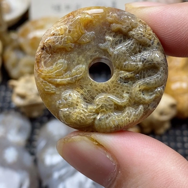颈饰未镶嵌硅化珊瑚（珊瑚玉）有瑕 小