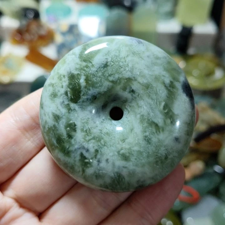 岫玉未镶嵌平安扣