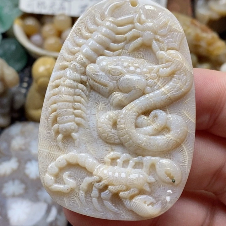 硅化珊瑚（珊瑚玉）颈饰未镶嵌?****?