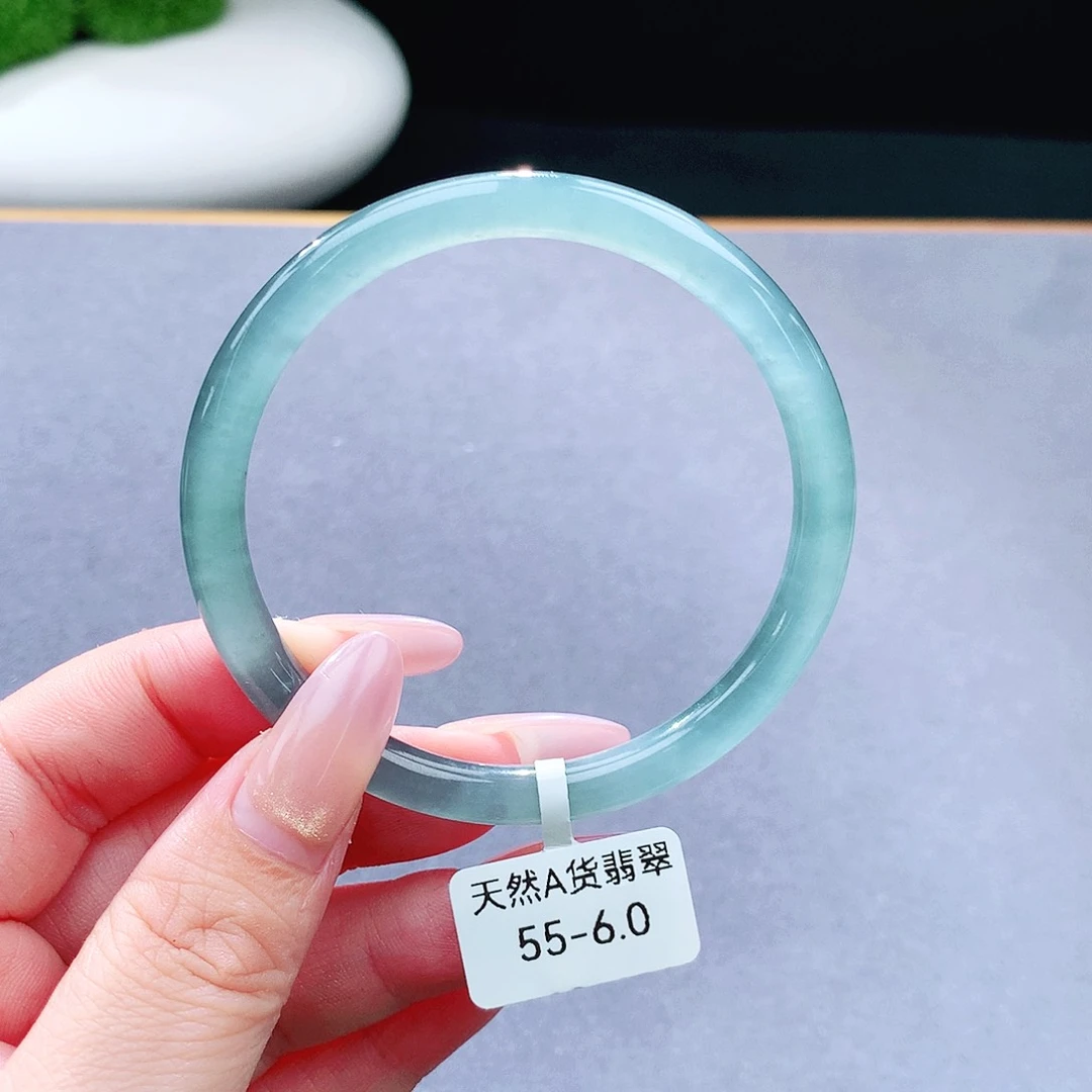 未镶嵌手镯（圆镯）翡翠