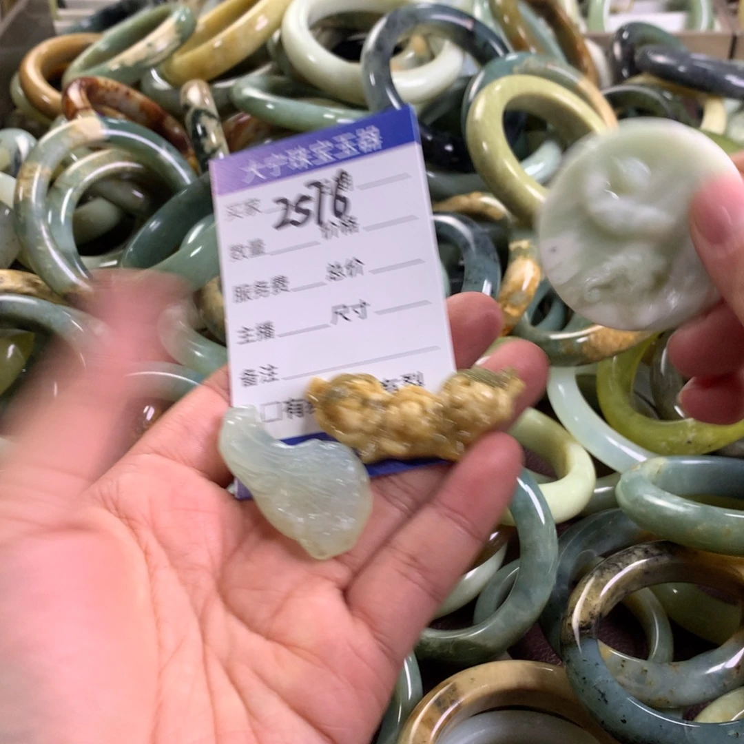 蛇纹石玉未镶嵌颈饰2576