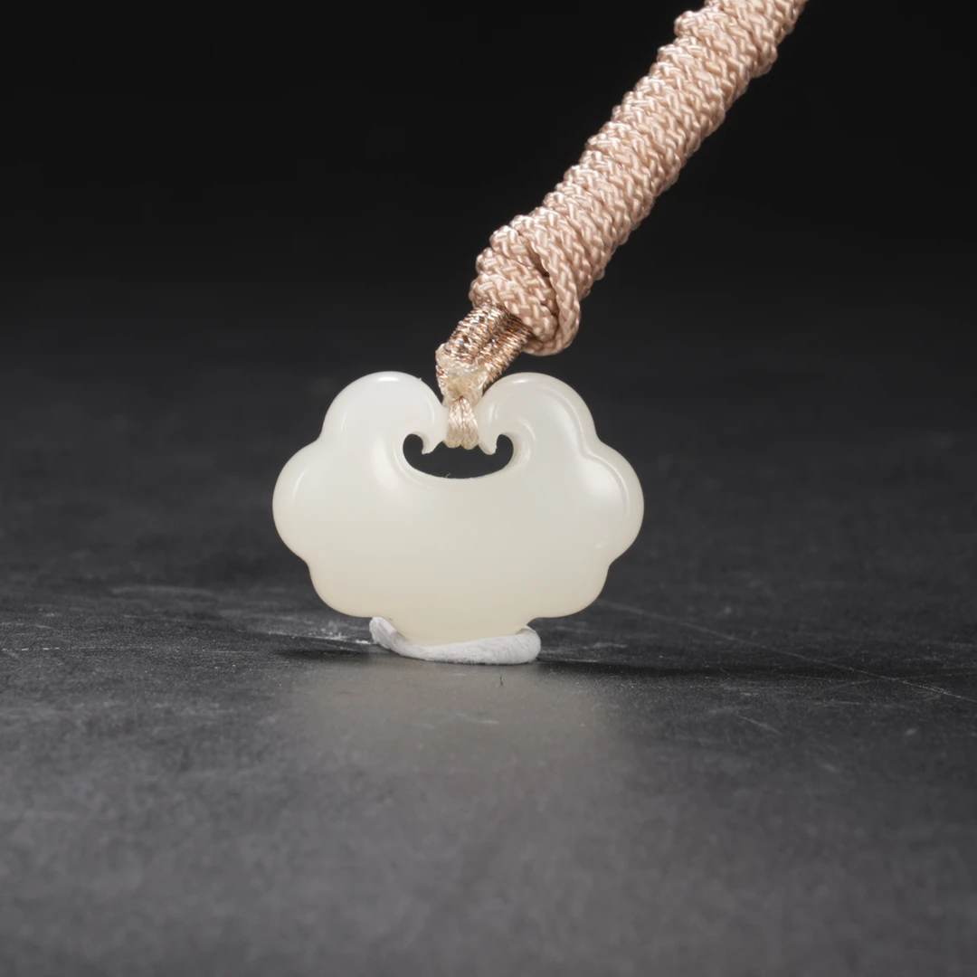 lot5和田玉于田料白玉挂件平安锁/保利拍卖