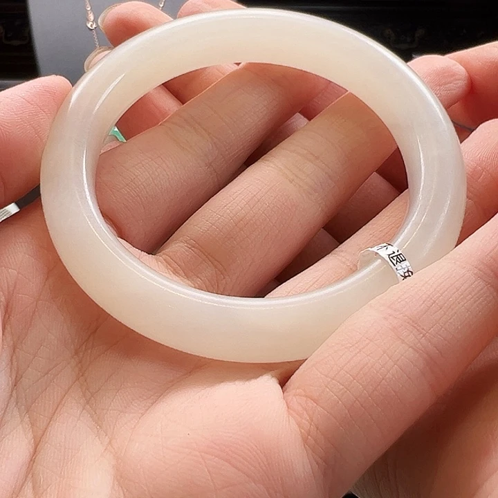 依***。和田玉未镶嵌手镯57