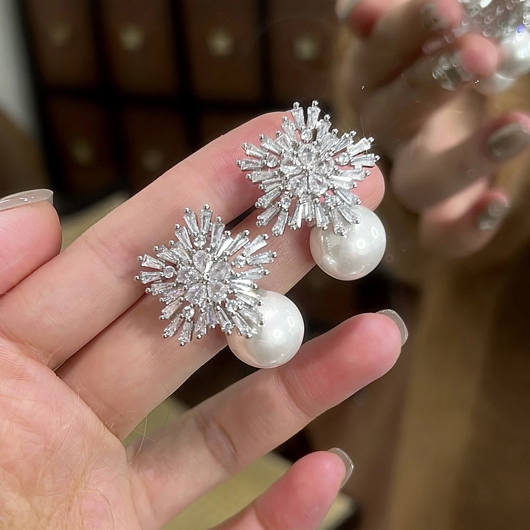 合金仿珍珠耳饰 镶嵌花朵耳环个性高级感时尚耳钉轻奢百搭耳饰