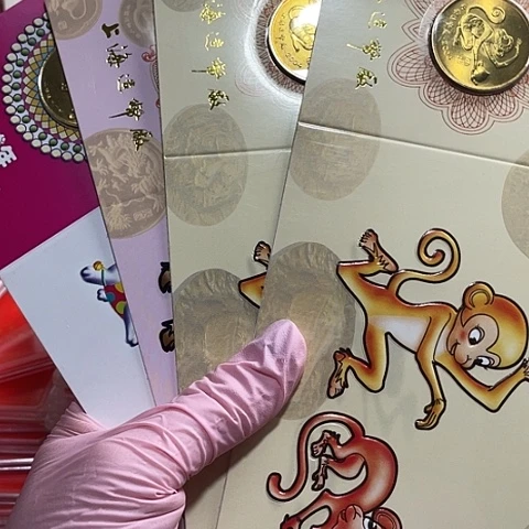 其他普通金属纪念章四枚一起